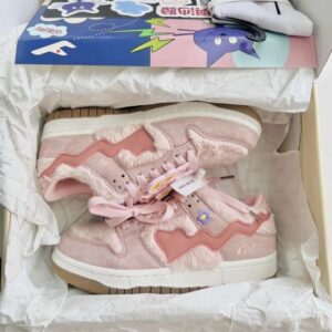 Sneaker hồng vintage